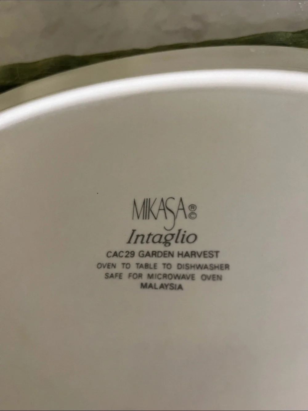 Mikasa Intaglio Garden Harvest Oval serving platter fruit 15” x 11”